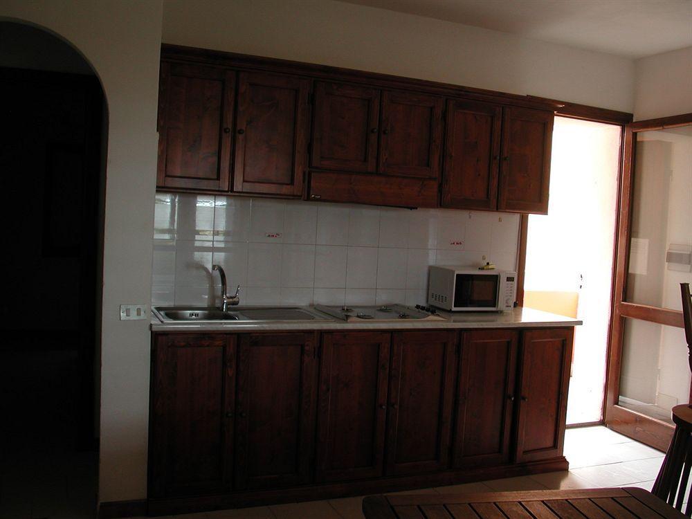 Residence Spiaggia Bianca Golfo Aranci Esterno foto