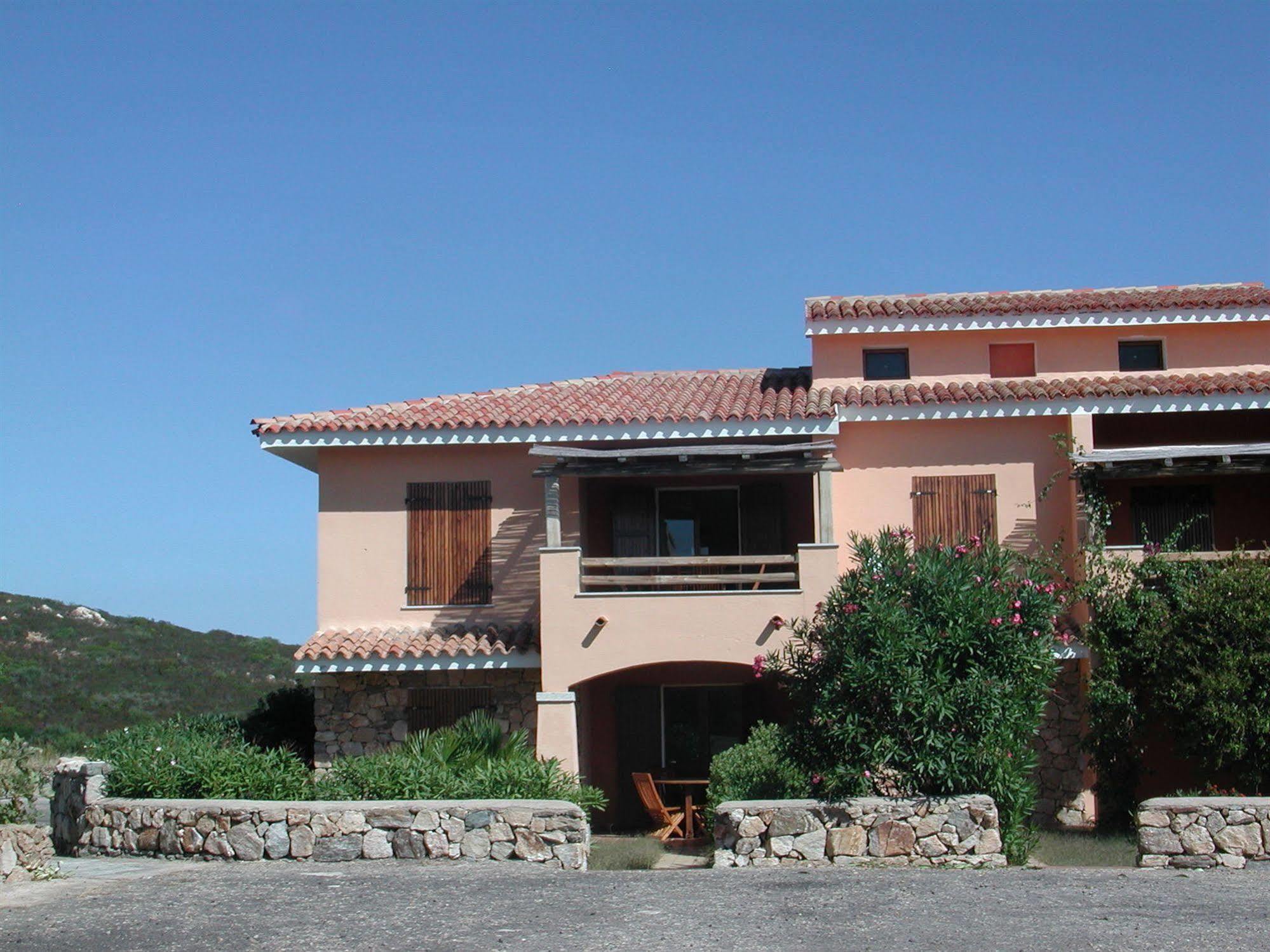 Residence Spiaggia Bianca Golfo Aranci Esterno foto