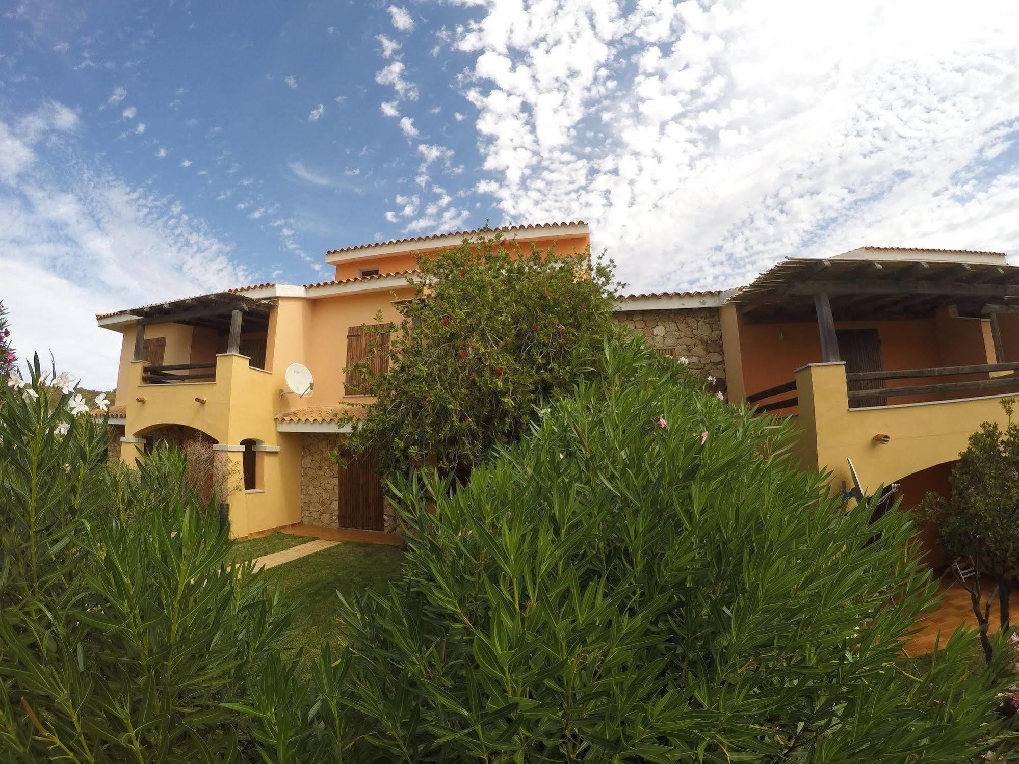 Residence Spiaggia Bianca Golfo Aranci Esterno foto