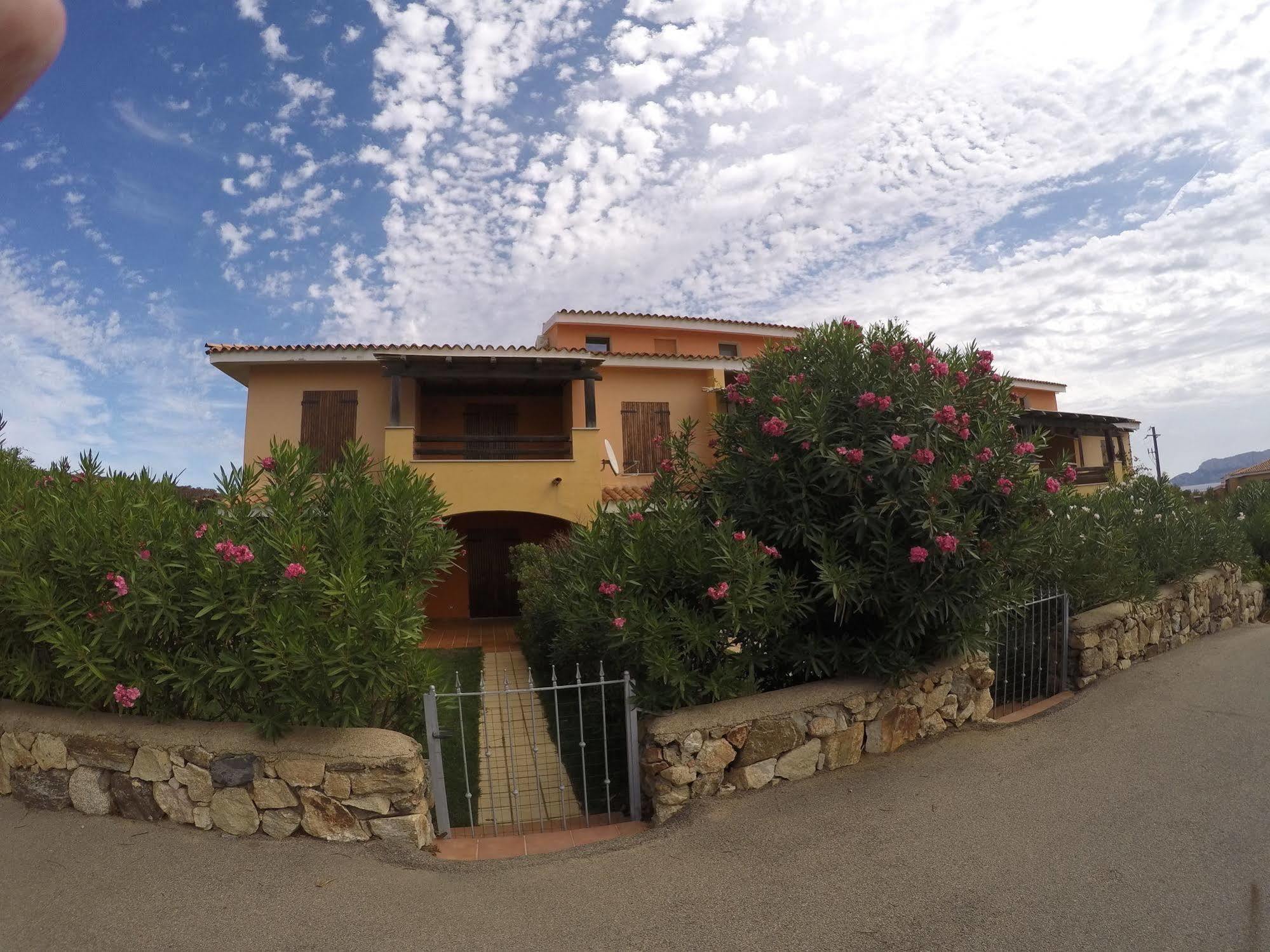 Residence Spiaggia Bianca Golfo Aranci Esterno foto