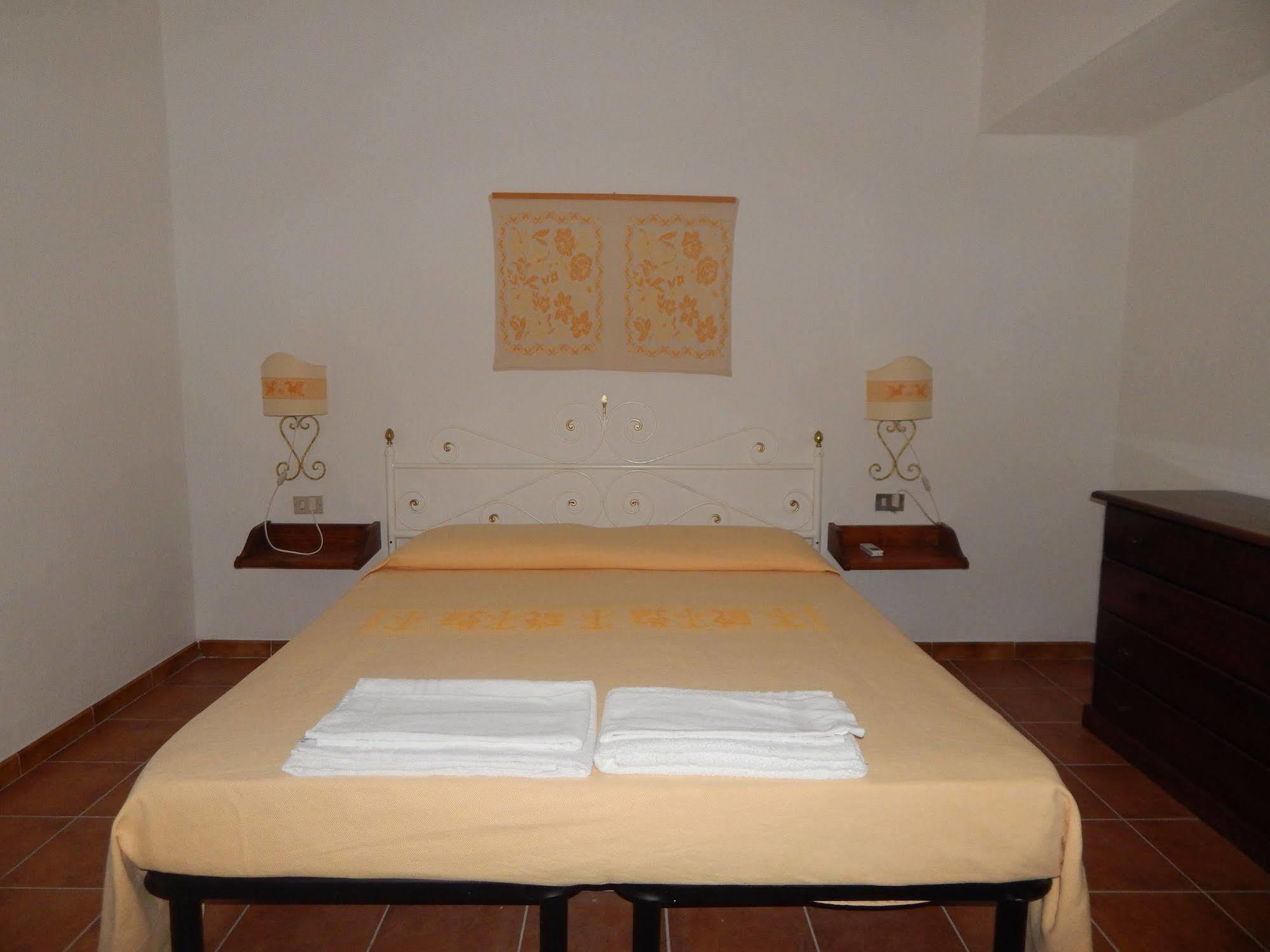 Residence Spiaggia Bianca Golfo Aranci Esterno foto