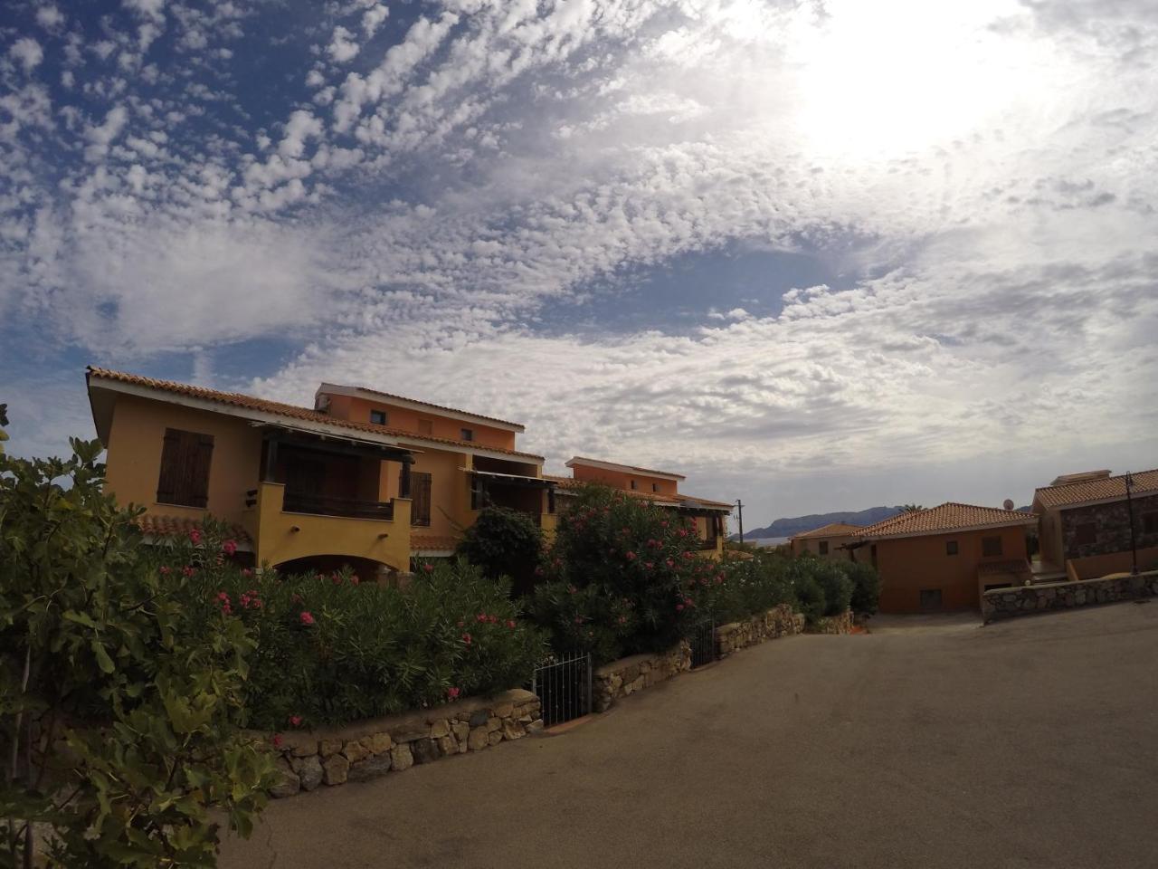 Residence Spiaggia Bianca Golfo Aranci Esterno foto